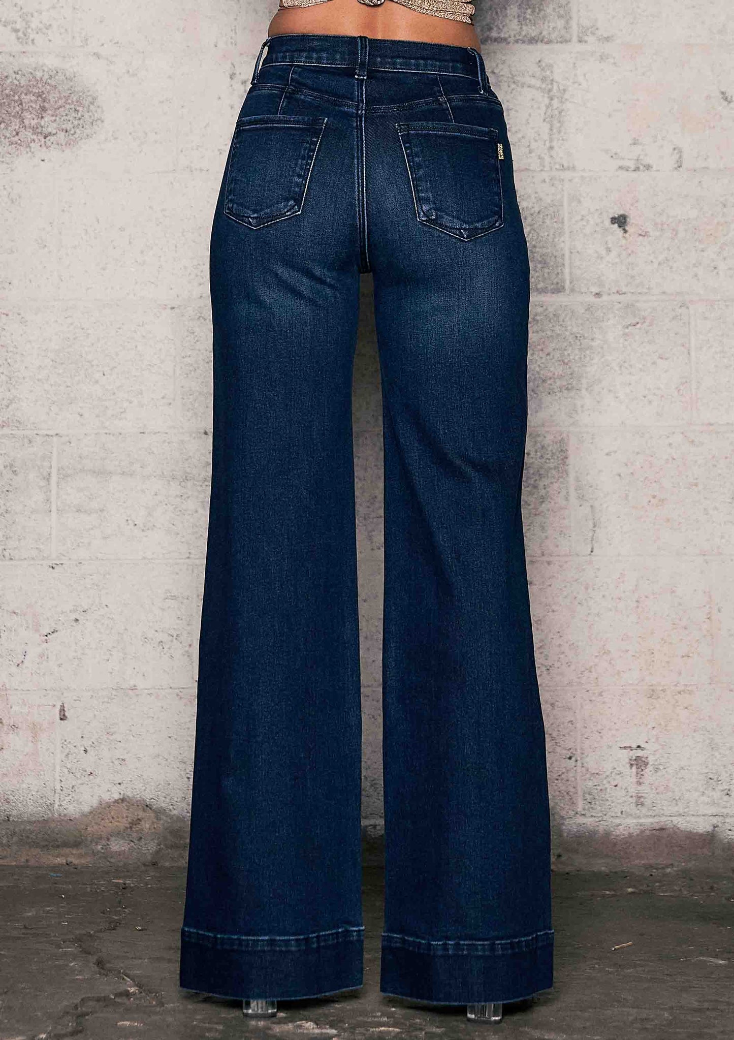 Clean Essential Wide Leg Jeans