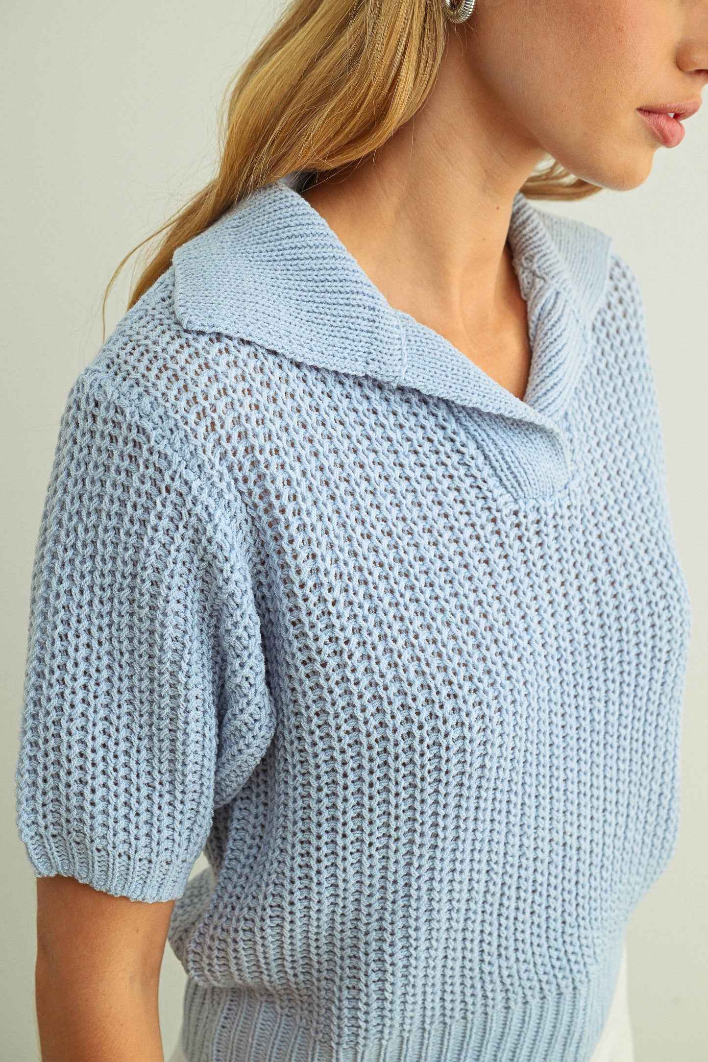 COLLARED SHORT SLEEVE KNITTED TOP