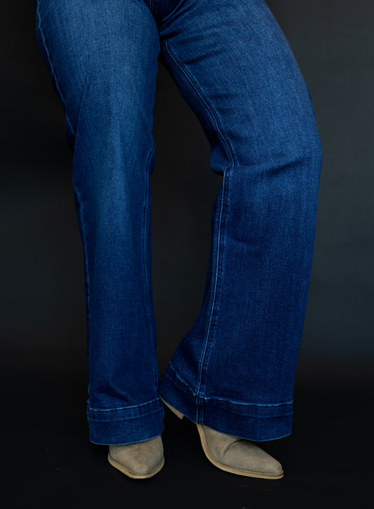Clean Essential Wide Leg Jeans