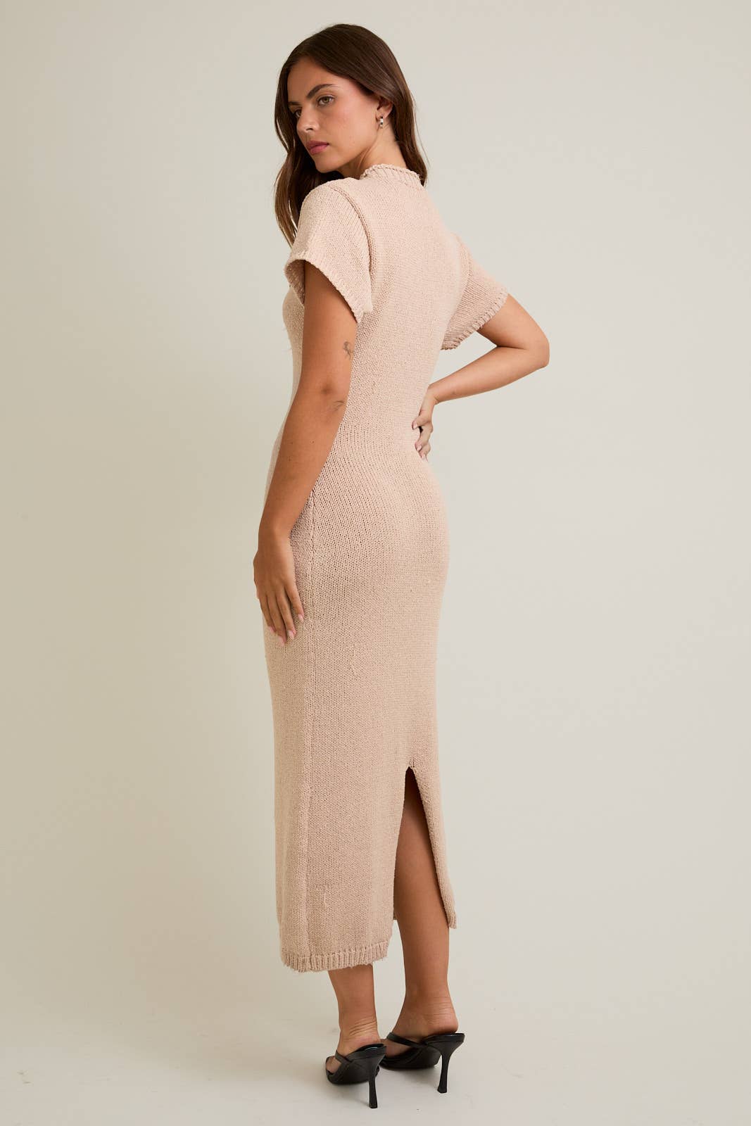 ROUND NECK SHORT SLEEVE SWEATER MIDI DRESS