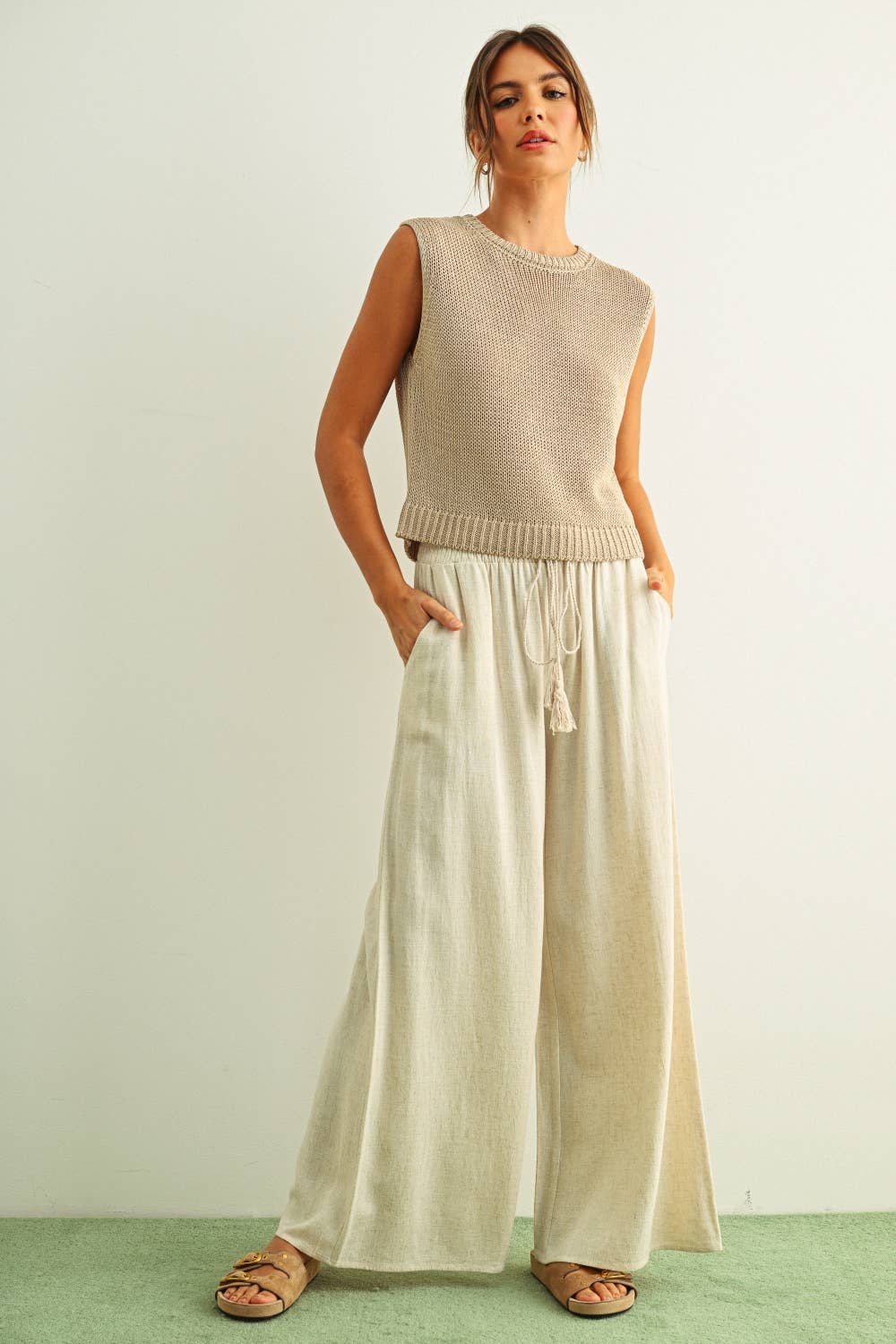 SLEEVELESS KNITTED TOP