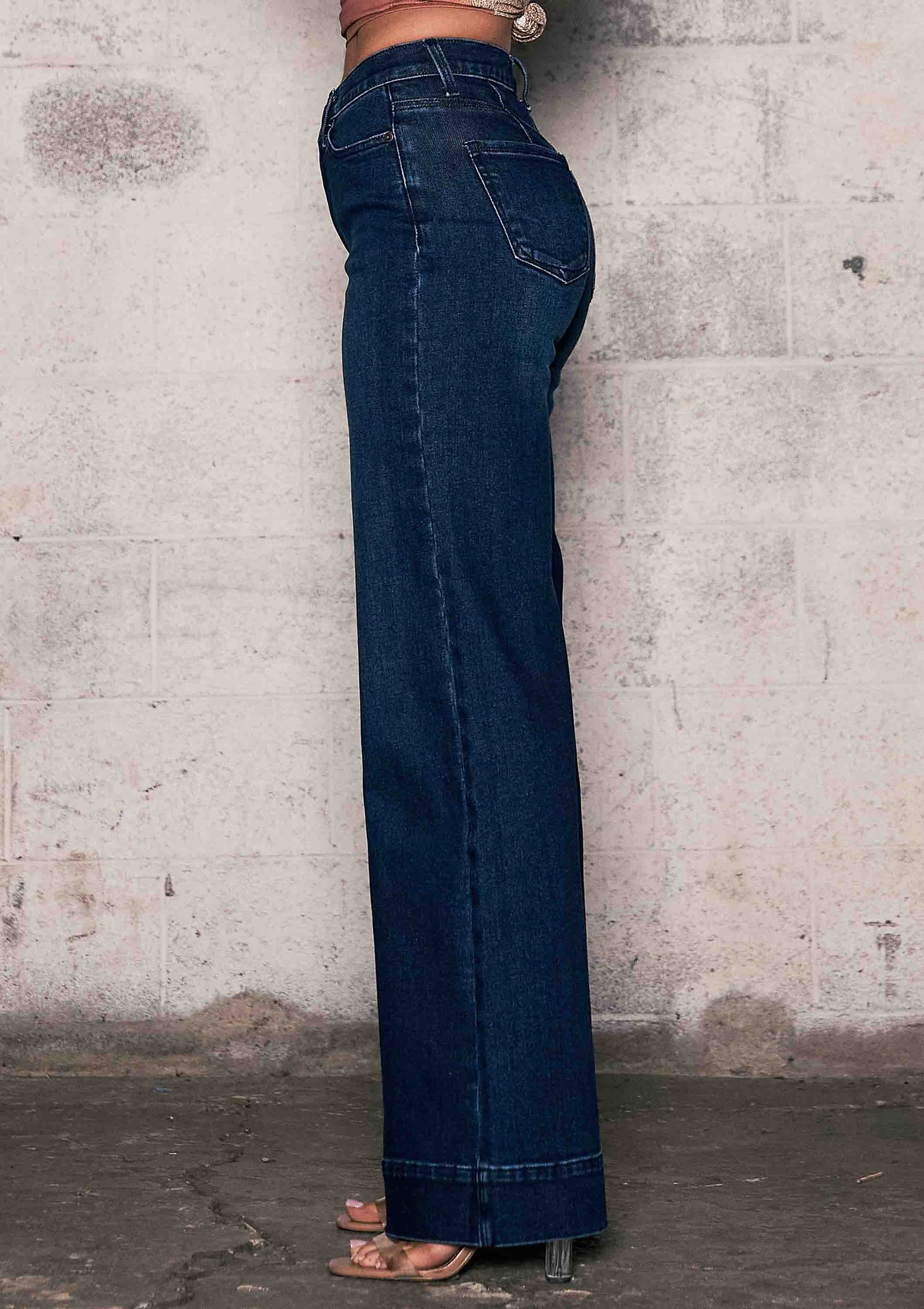 Clean Essential Wide Leg Jeans