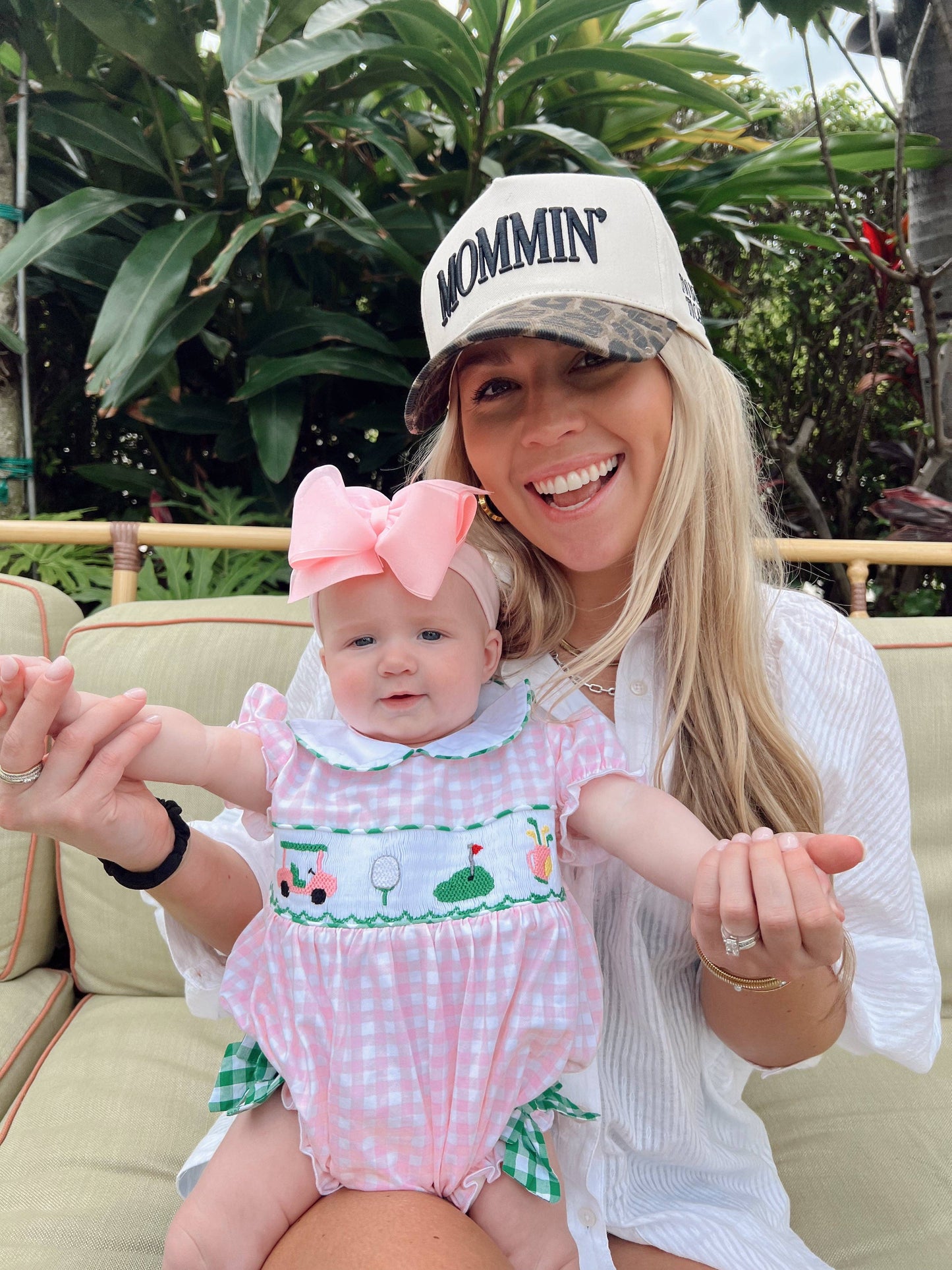 Mommin' - Vintage Trucker Hat