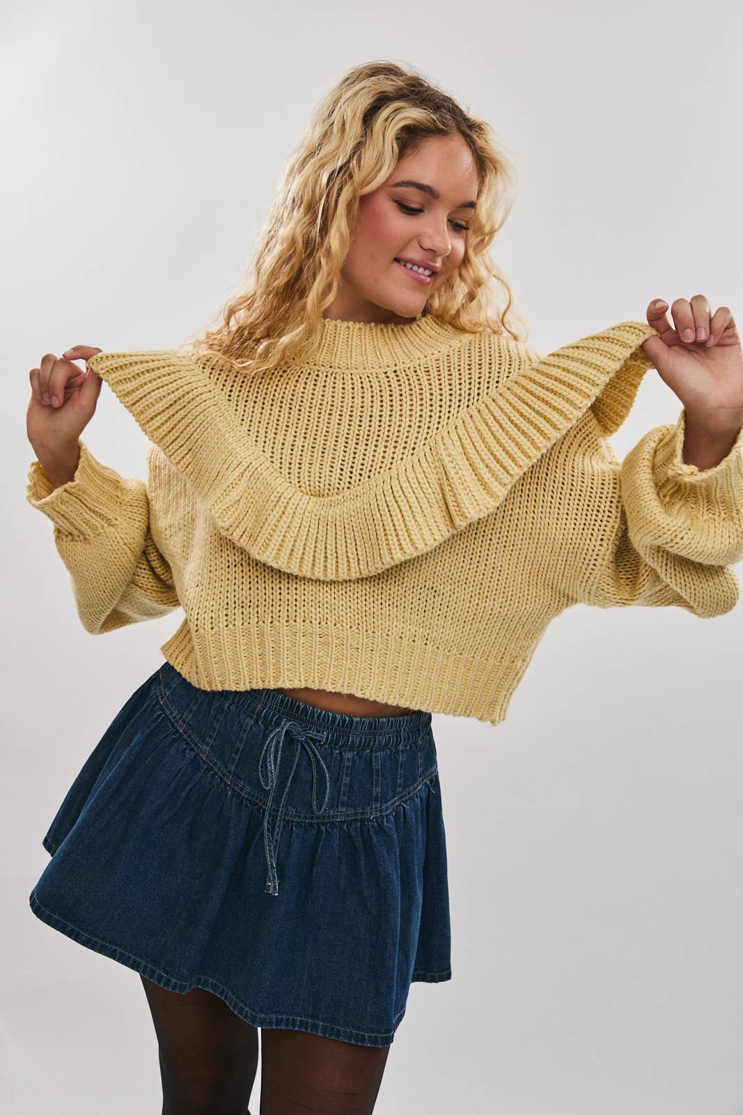 RUFFLE DETAIL SWEATER CROP TOP