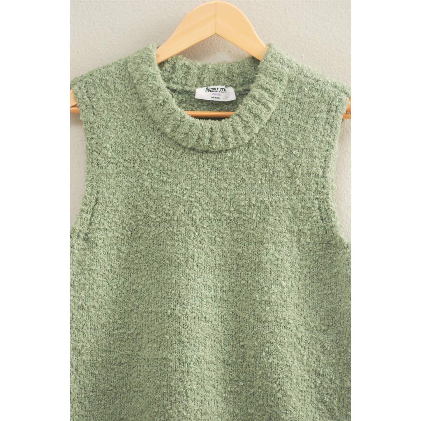 crew neck sleeveless sweater